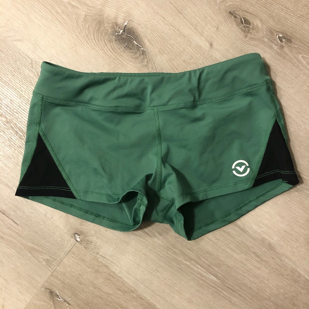 Virus Intl Flex Short